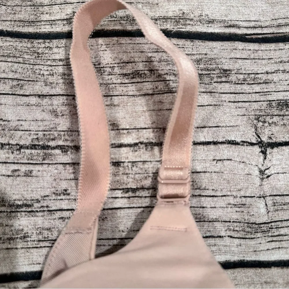 Torrid Light Pink/Cream Seamless Wireless Bra with Adjustable Straps Size 40DD